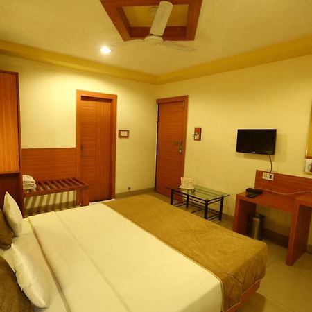 Hotel Paradise Indore Exterior photo